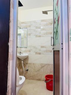 RATAN HOTEL - 1