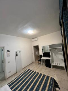 Hotel Alessander - Milan - 9