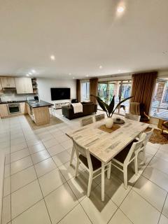 Entire modern house near the beach - Victor Harbor - 0