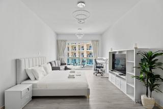 WelHome - Greenery Apt for Modern Studio in Production City - Dubai - 9
