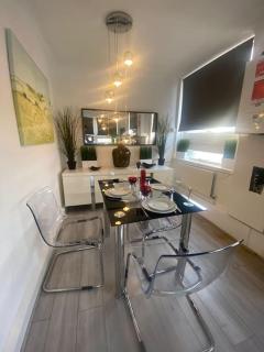 A charming 3 bedroom apartment fit for your stay - 8