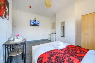 *RD7H*For your relaxed & Cosy Free Parking - Leeds - 8