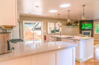 Serene 2BR Retreat Great Views Private Hot Tub - Guerneville - 3