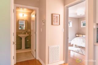 Serene 2BR Retreat Great Views Private Hot Tub - 1