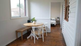 East Albury home near hospital & sports precinct - Albury - 2