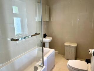 2 Bedroom City Centre House - Pet Friendly - Free Parking - 9