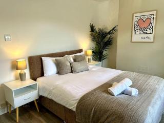 2 Bedroom City Centre House - Pet Friendly - Free Parking - 4