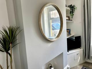 2 Bedroom City Centre House - Pet Friendly - Free Parking - 2