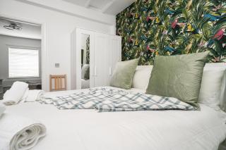 Fredo's Apartment - 1 bed, Free Parking, Wi-Fi, Hospital - Hazel Grove - 1