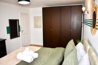 Luxury 2 Bedroom Apartment, Parking, Few Minutes Walk from Wembley Stadium - London - 6