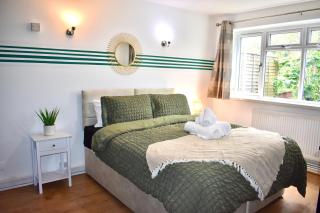 Luxury 2 Bedroom Apartment, Parking, Few Minutes Walk from Wembley Stadium - London - 9