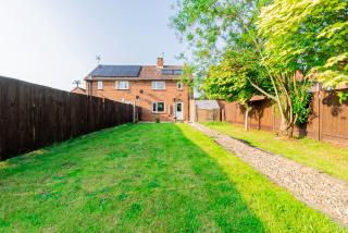 Fantastic House with Free Parking - - 6
