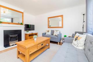 Fantastic House with Free Parking - - 2