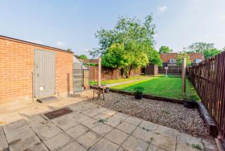 Fantastic House with Free Parking - - 4