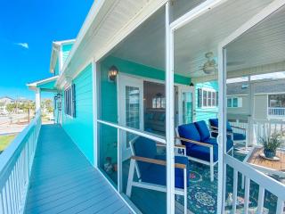 Teal Tidez Ocean View Luxury Home w Crows Nest - 9