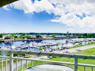 Yacht Club Premium Waterfront Suite - 7
