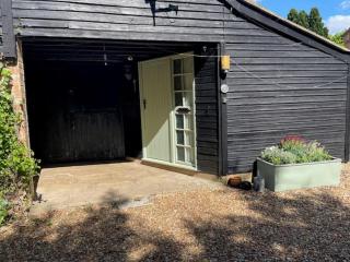 Remarkable 2-Bed Barn in Downham Market - 9