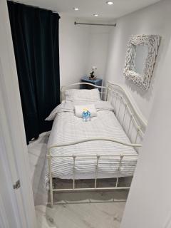 Single Cosy Bedroom in Dartford- Private Entrance for guest - Kent - 9