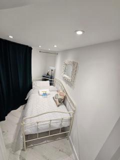 Single Cosy Bedroom in Dartford- Private Entrance for guest - Kent - 0