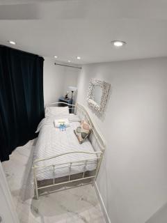 Single Cosy Bedroom in Dartford- Private Entrance for guest - Kent - 5
