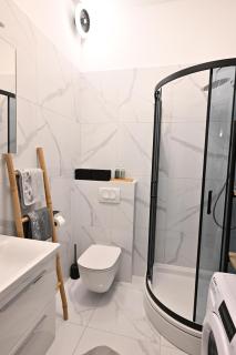 Simply Red Apartment - 9