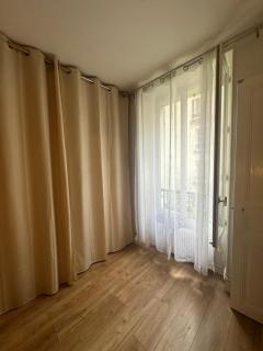 Apparemment au bord de Paris - Levallois-Perret - 1