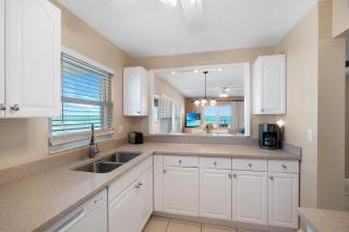 Marvel at the spectacular views from this bright corner condo! - New Smyrna Beach - 8