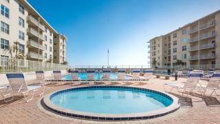 Marvel at the spectacular views from this bright corner condo! - New Smyrna Beach - 5