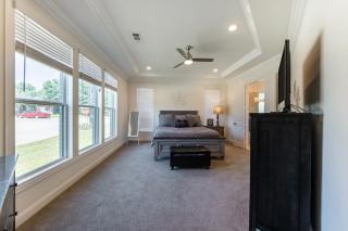 Family Home Near Lake & Local Parks - 5