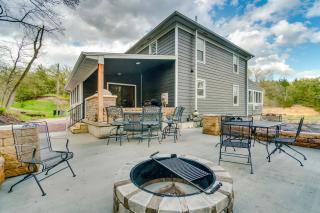 Scenic Yankton Retreat with Fire Pit 1 Mi to Lake! - Yankton - 8