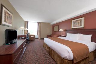 Ramada by Wyndham Niagara Falls/Fallsview - Niagara Falls - 4