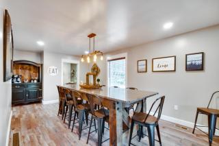 Scenic Yankton Retreat with Fire Pit 1 Mi to Lake! - Yankton - 1