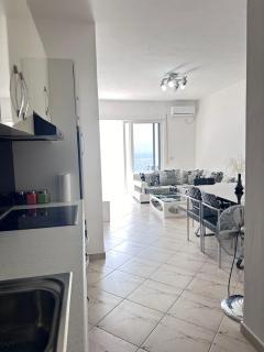 TINI Sea View Apartment Sarande - 5