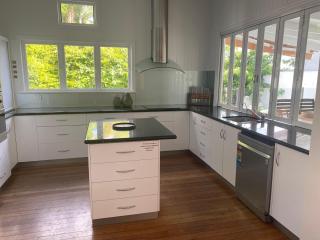 The Grand Queenslander On Turner - 1