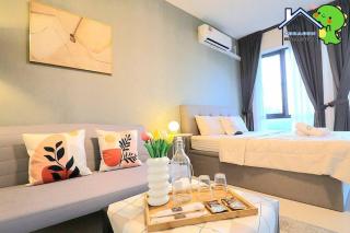 Central Park lovely cozy studio balcony by GDRAGON HomeStay - 4