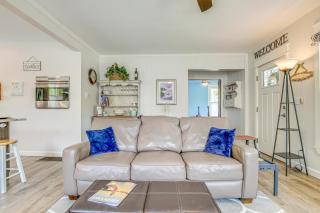 Lavish House with Patio - 2 Blocks to Green Lake! - 6