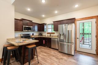 3BR Walk-In Near Silver Dollar City - Game Room - Pool - FREE TICKETS INCLUDED - RR93A - Branson - 1
