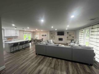 Modern, Spacious, & Central, Hot Tub, Sleeps 15 - Dennis - 0