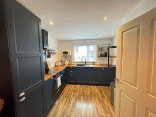 Modern Rooms in 4-bed house - Walking distance to Coop LIVE ,Etihad, Ancoats and City Centre - 1
