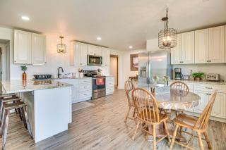 Peaceful Missouri Getaway with Valley View and Patio! - - 0