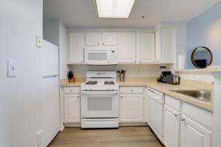 Your Metro-Accessible Home Away from Home - Arlington - 2