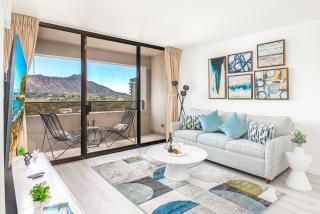 Newly Renovated 2 Bedroom Condo, 1 Block to Waikiki Beach, Free Parking - Honolulu - 4