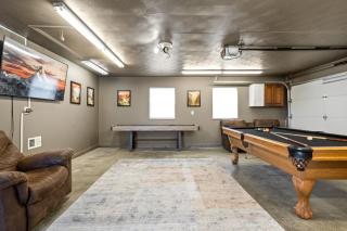 Hometown Hideaway - 4br25ba, Pool, Game Room - Greenwood - 9