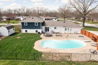 Hometown Hideaway - 4br25ba, Pool, Game Room - Greenwood - 3