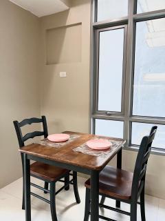 New Cozy 1BR Unit in Salcedo Makati! - 1