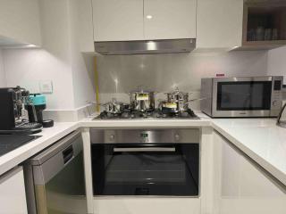 3BR Burj Khalifa View Dubai Mall Access Apt - Dubai - 1