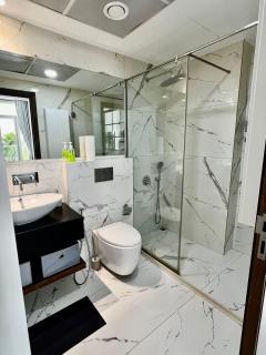 Luxury & Stylish Studio - JVC - Dubai - 9