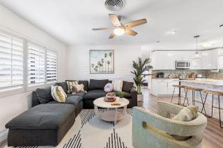 10 min 2 beach Hot Tub Pool Table FirePit Sleeps 8 - Deerfield Beach - 2