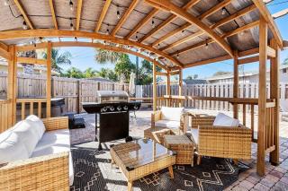 10 min 2 beach Hot Tub Pool Table FirePit Sleeps 8 - 7