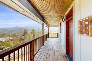 The Hilltop Chalet - Gatlinburg - 8